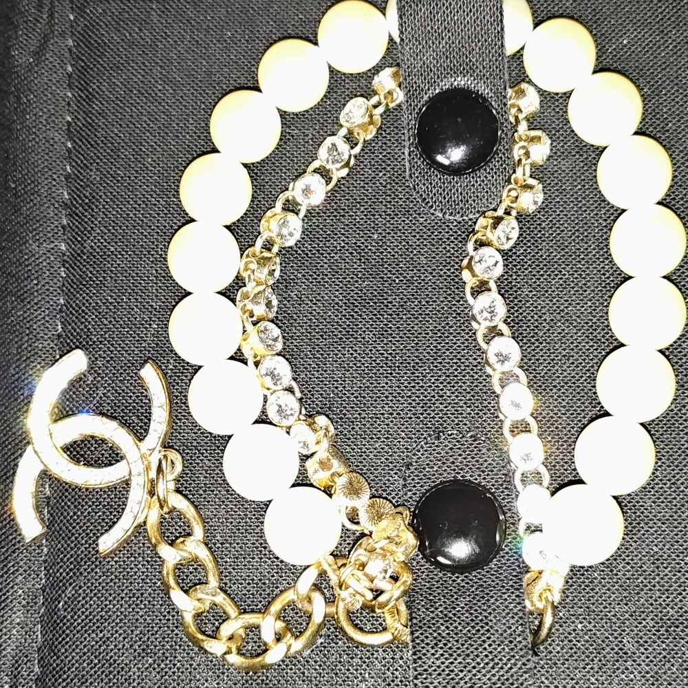 Elegant Chanel Pearl and Crystal Bracelet With Box And Gift Bag - Picture 9 of 12